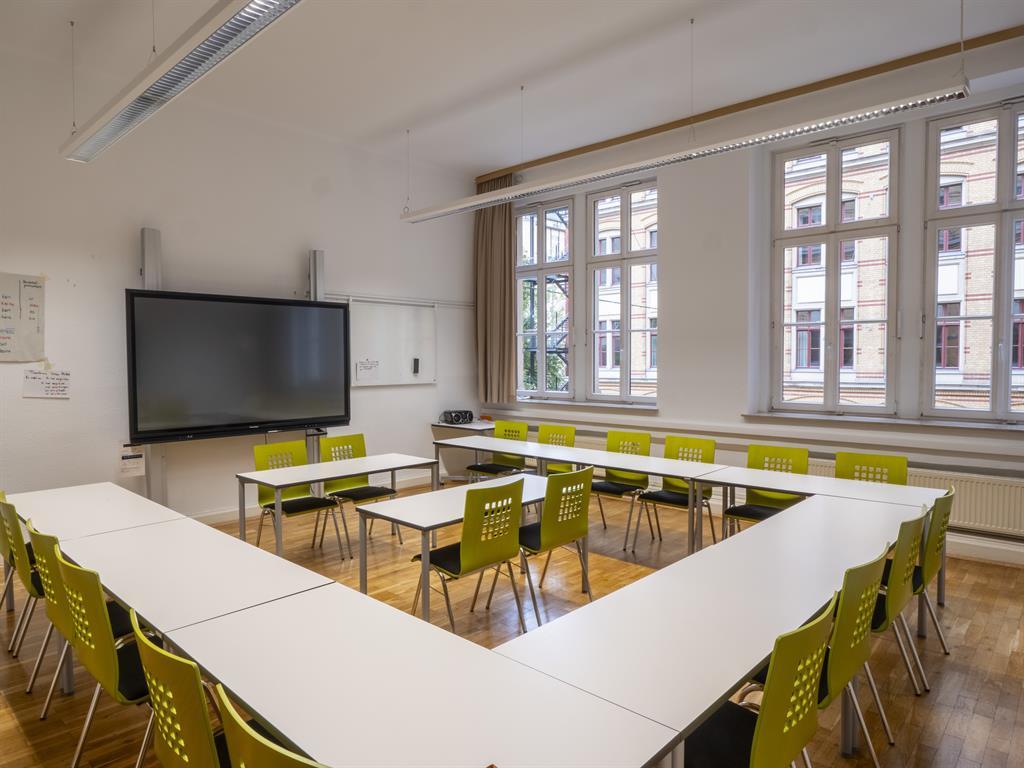 
																					&copy; Andreas Dymke
																				